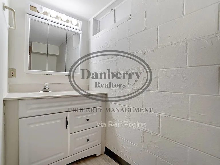 1115 Secor Rd — Photo 32