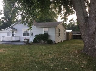 209 N Main St, Ina, IL 62846