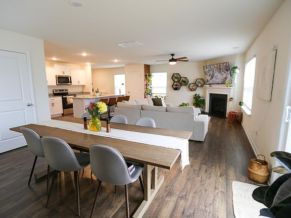 5th image of 3359 Harmony Ct NE