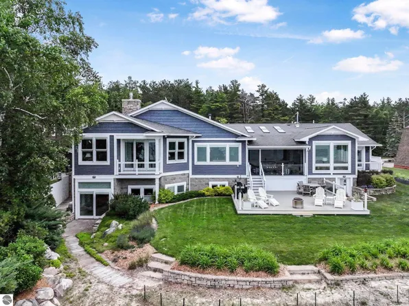 6709 E Wilderness Dr, Mackinaw City, MI 49701