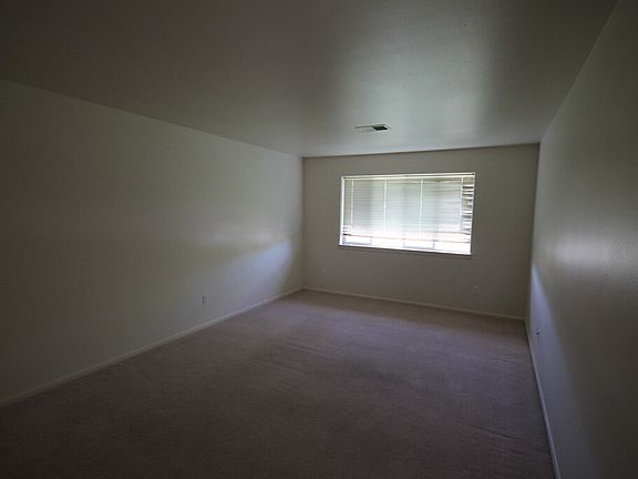 5th image of 607 11th St APT 1