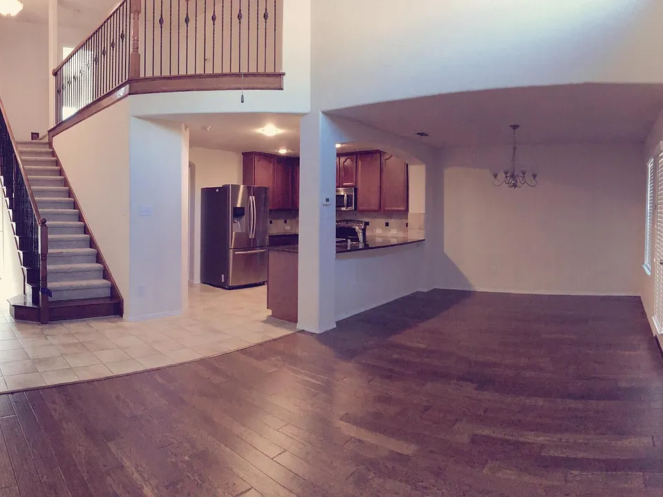 1042 Lucy Ln