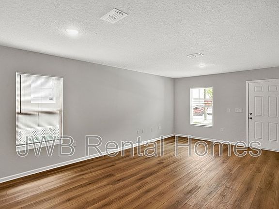 4th image of 2335 Broadway Ave