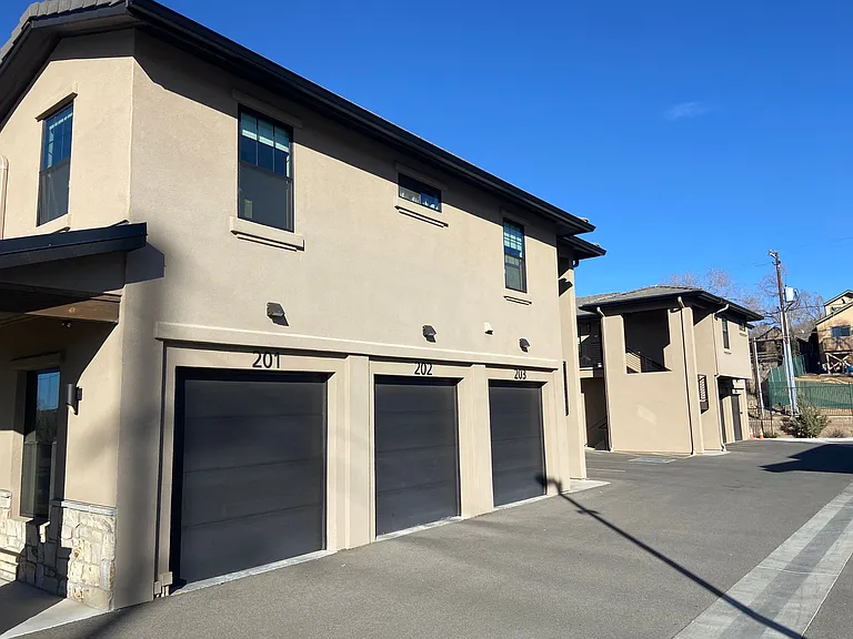 437 S Montezuma St — Photo 10