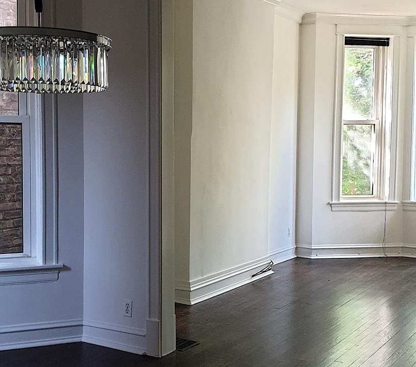 2nd image of 1724 W Balmoral Ave #2