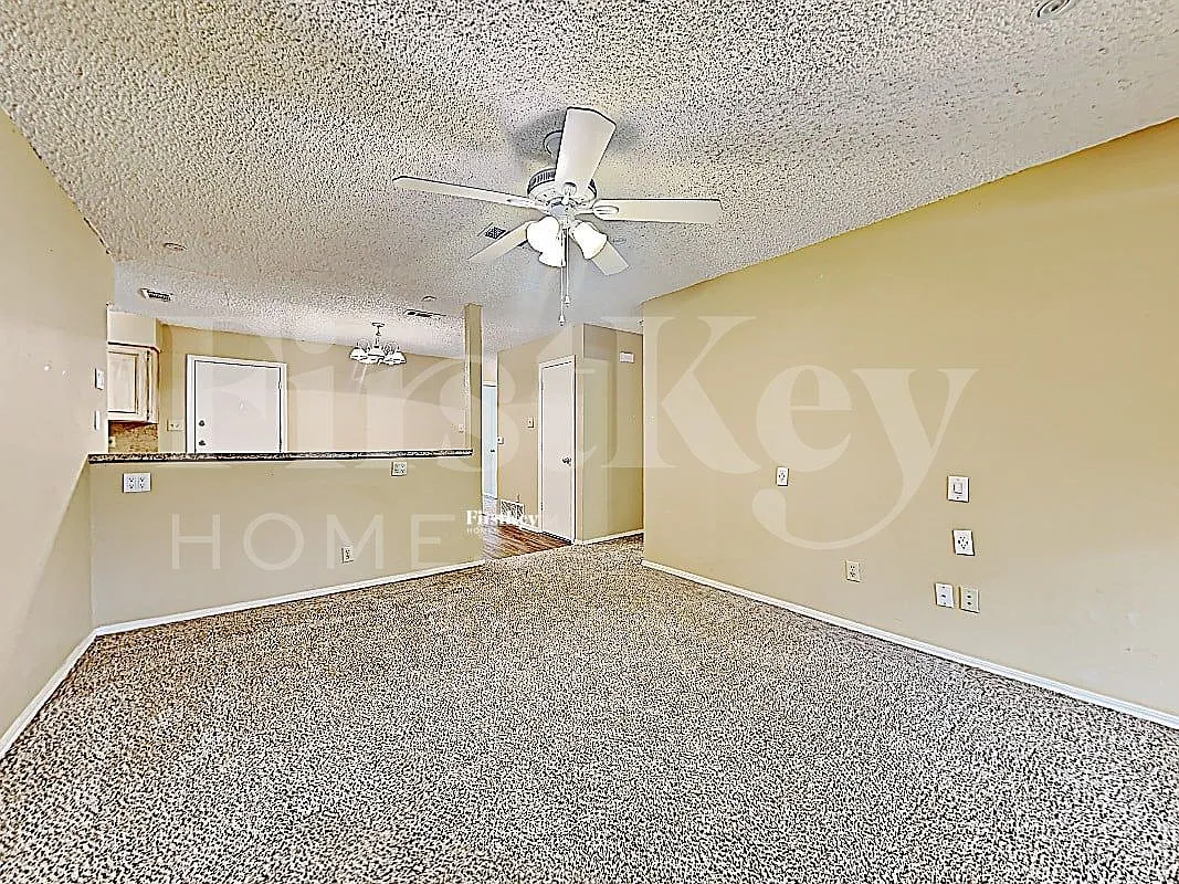 3 bed, 2.0 bath, 1156 sqft, $1,735 — Photo 2