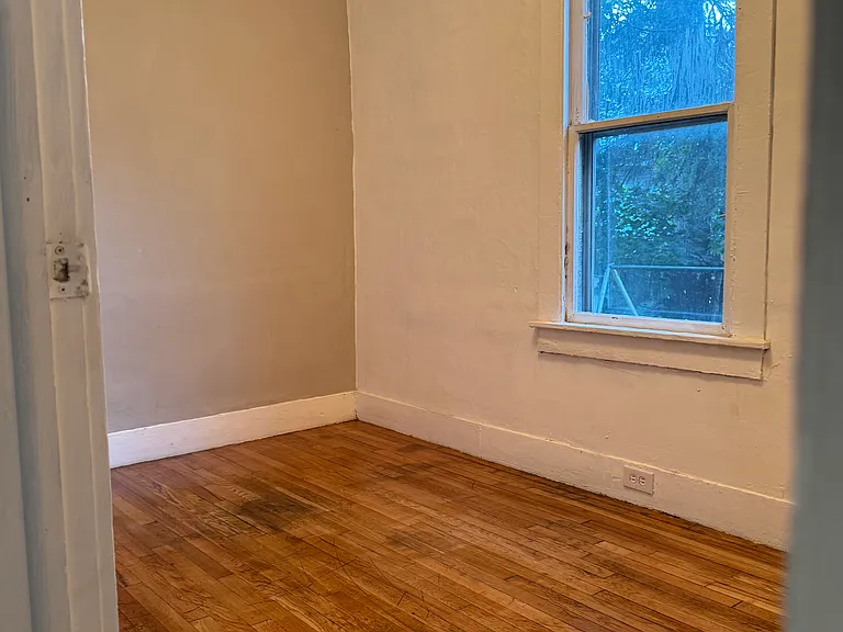 37 E Court St #1/2 — Photo 11