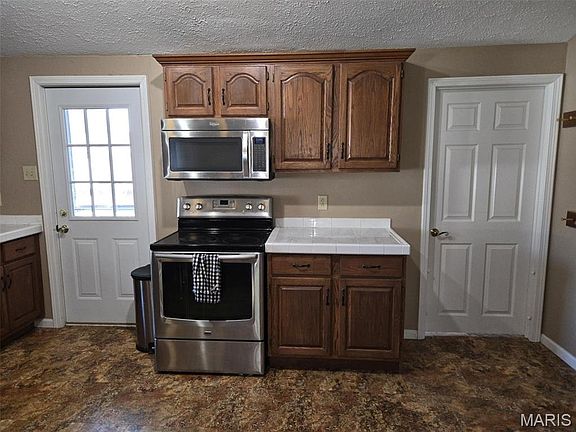 2nd image of 301 Redwood Dr