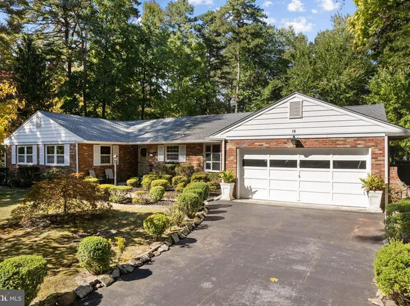 16 Indian King Dr, Cherry Hill, NJ 08003