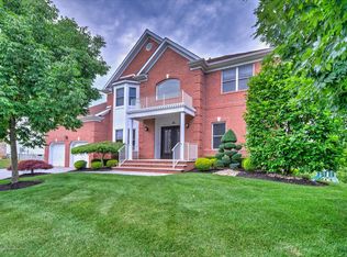 48 Bloomfield Rd, Manalapan, NJ 07726