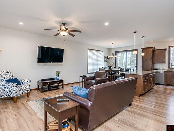 3rd image of 305 Torrey Pines Dr