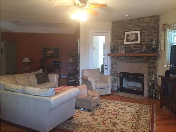 3rd image of 136 Crystal Oak Dr