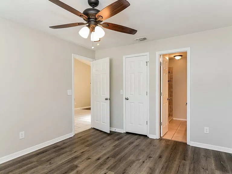 724 Iowa Woods Cir E — Photo 9