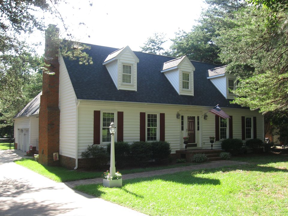 1st image of 215 Windrift Dr