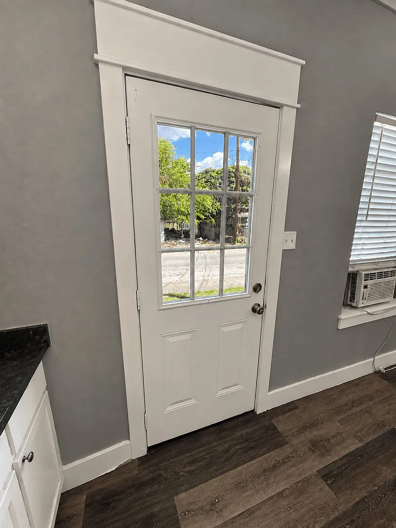 Charming One Bedroom Home In Prospect Hill — Photo 3
