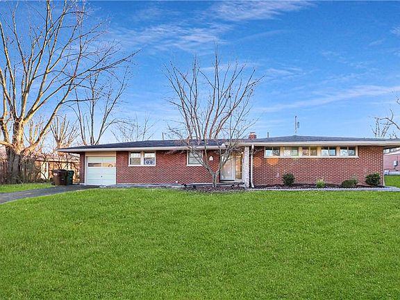 3rd image of 824 Brubaker Dr