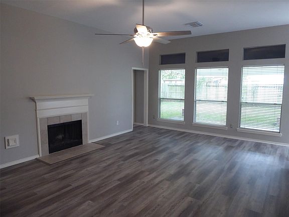 3rd image of 3714 Parkshire Dr