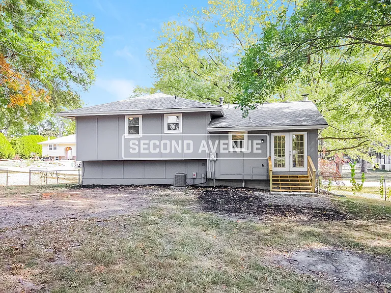 11032 N Harrison St — Photo 16