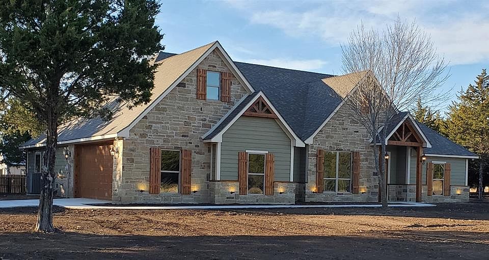 1st image of 295 Guy Ln