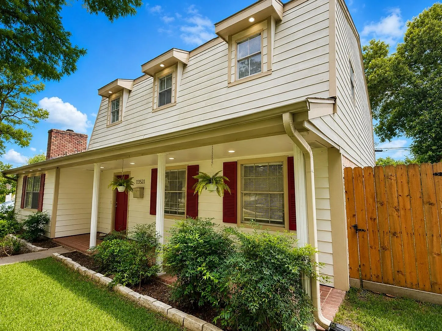 3 bed, 2.5 bath, 2378 sqft, $2,100 — Photo 2