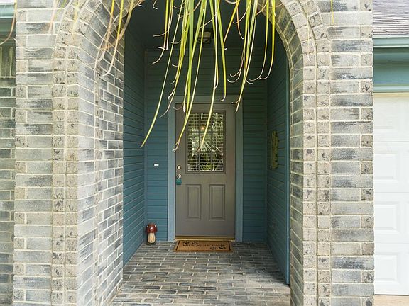 4th image of 2218 Aberdeen Dr
