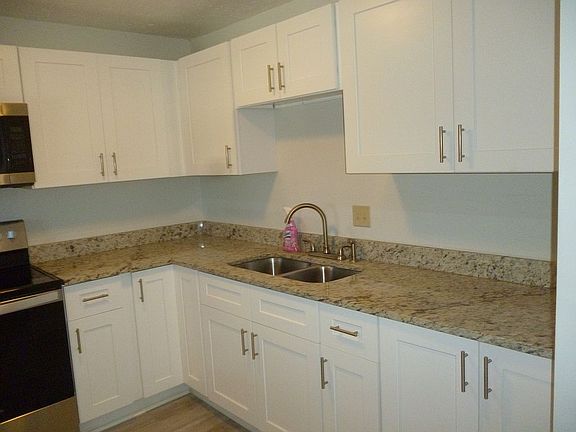 3rd image of 350 Woodland Ave APT 8