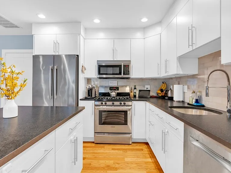 157 Hancock St #14 — Photo 5