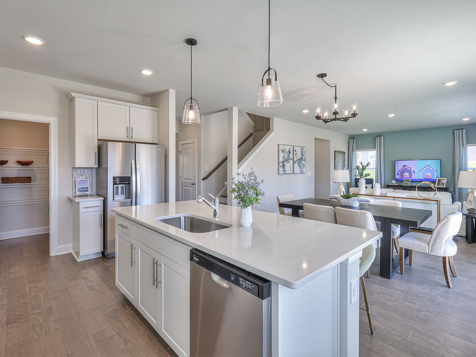 NSH_Wyncliff_Dakota_Kitchen2_1334BlufftonCircle_Model.jpg