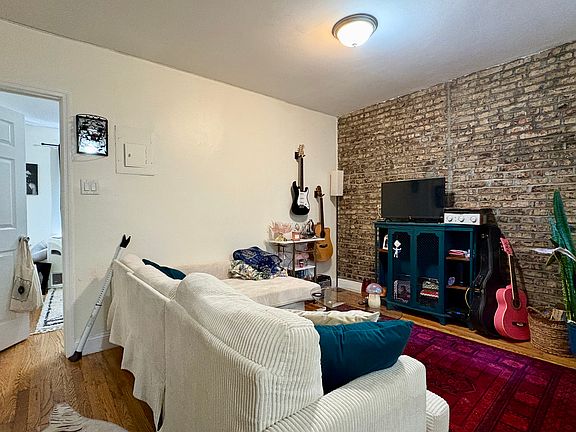 3rd image of 146 17th St #A