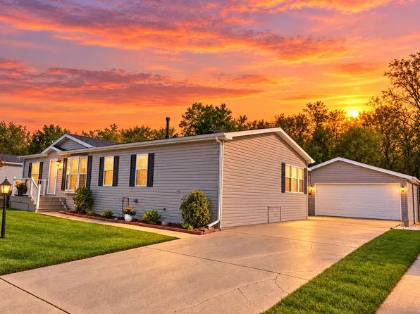 8703 Springwood Ct, Roscoe, IL 61073