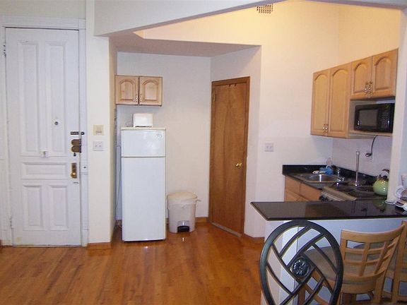 3rd image of 311 W 87th St APT 2R