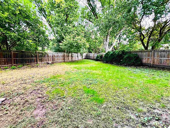 2nd image of 1016 Valley View Dr