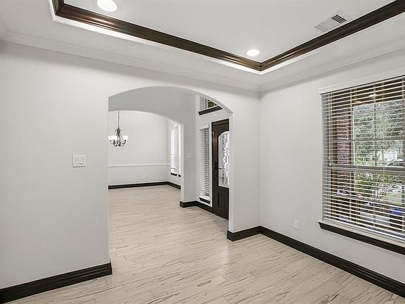 5th image of 4939 Blackwater Ln