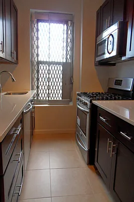 Rented by Albert Attias, LREB | media 10