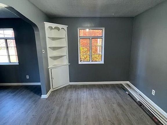 2nd image of 422 E 222nd St #2