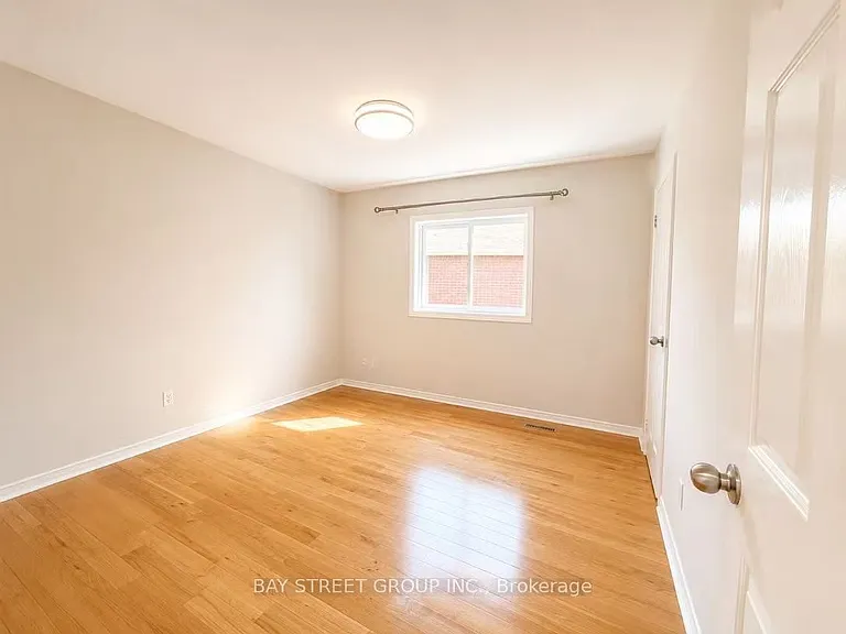 1054 Chateau Ct — Photo 26