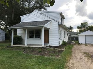 1109 Albert Dr, Fenton, MI 48430
