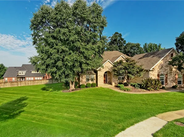 4773 N Trails End Ln, Fayetteville, AR 72764