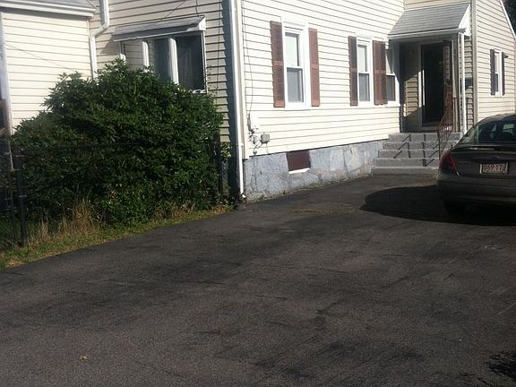 4th image of 15 Sumner St #Townhouse