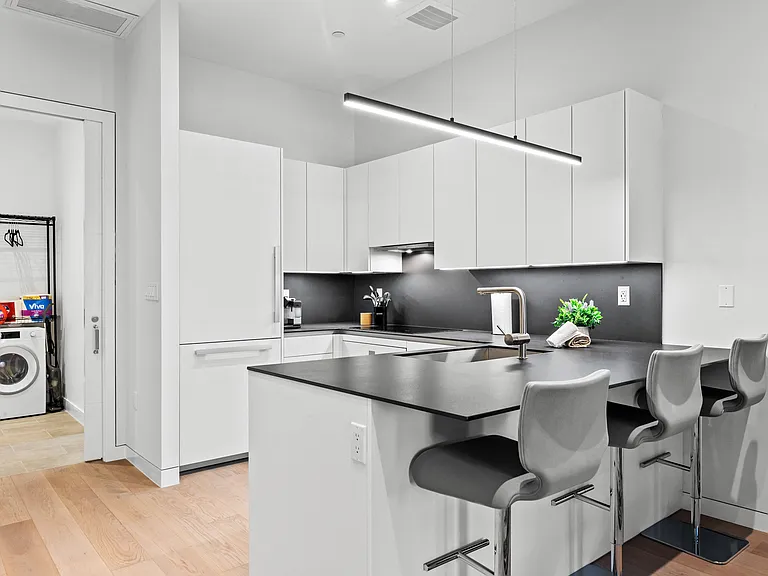 324 W 108th St #11 — Photo 4