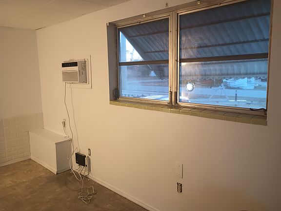 3rd image of 515B 64th Avenue Dr W