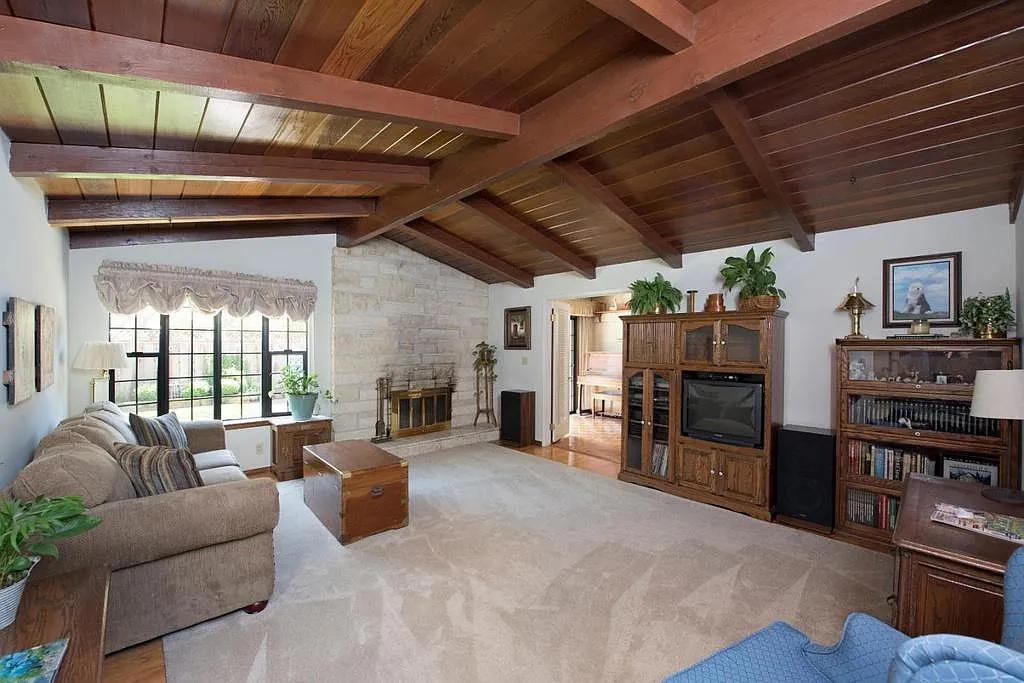 2240 Central Park Dr — Photo 3