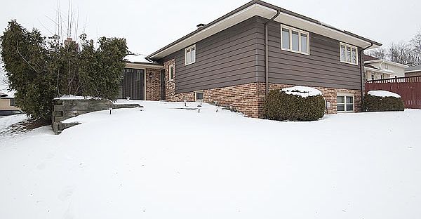 2nd image of 7729 Carlton Rd