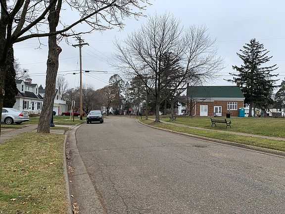 4th image of 824 Chittenden Dr
