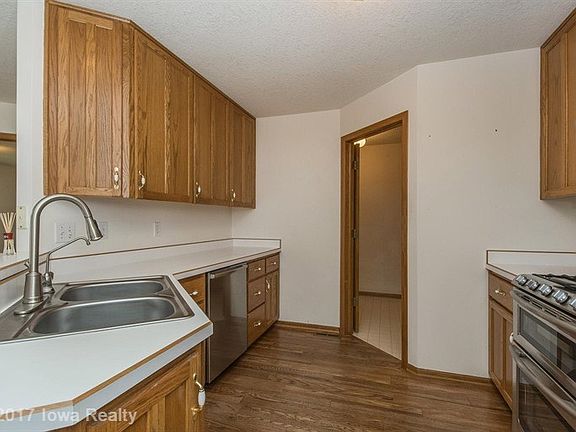 3rd image of 1409 NW Northwood Dr