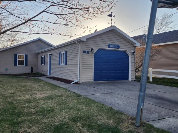 10937 E Houghton Lake Dr, Houghton Lake, MI 48629