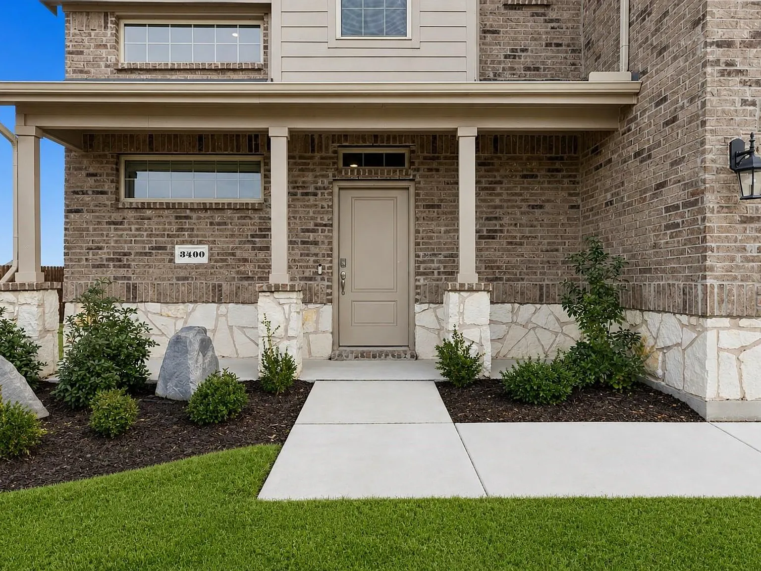 5 bed, 3381 sqft, $3,200 — Photo 2