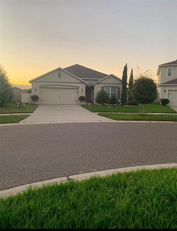 4 bed, 2.0 bath, 1830 sqft, $2,600 — Photo 1
