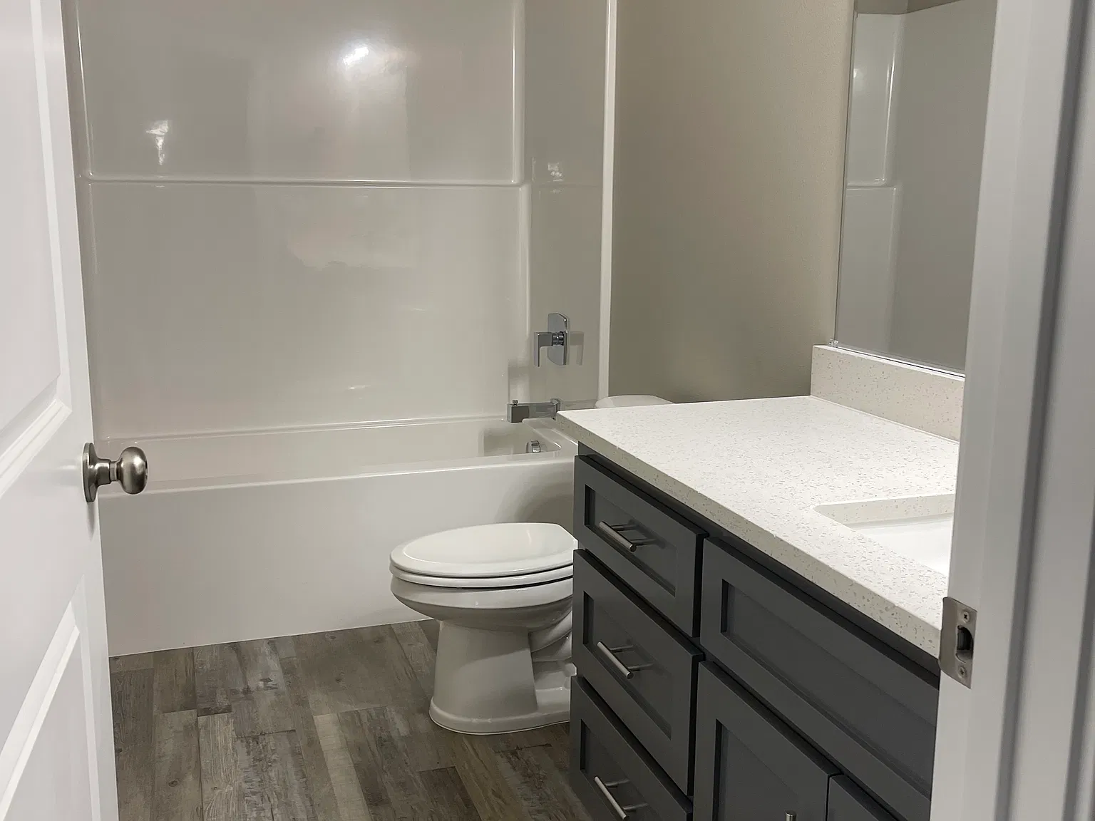 3 bed, 1500 sqft, $2,100 — Photo 4