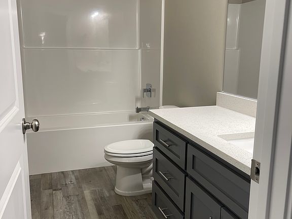4th image of 215 B St SW